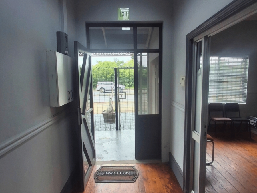 To Let Commercial Property for Rent in Vincent Eastern Cape